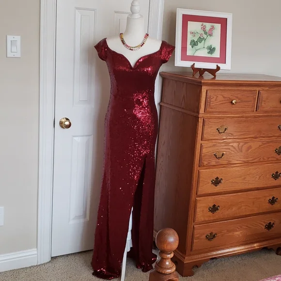 B Smart Dark Red Sequin Mermaid Gown - EUC - Picture 1 of 7